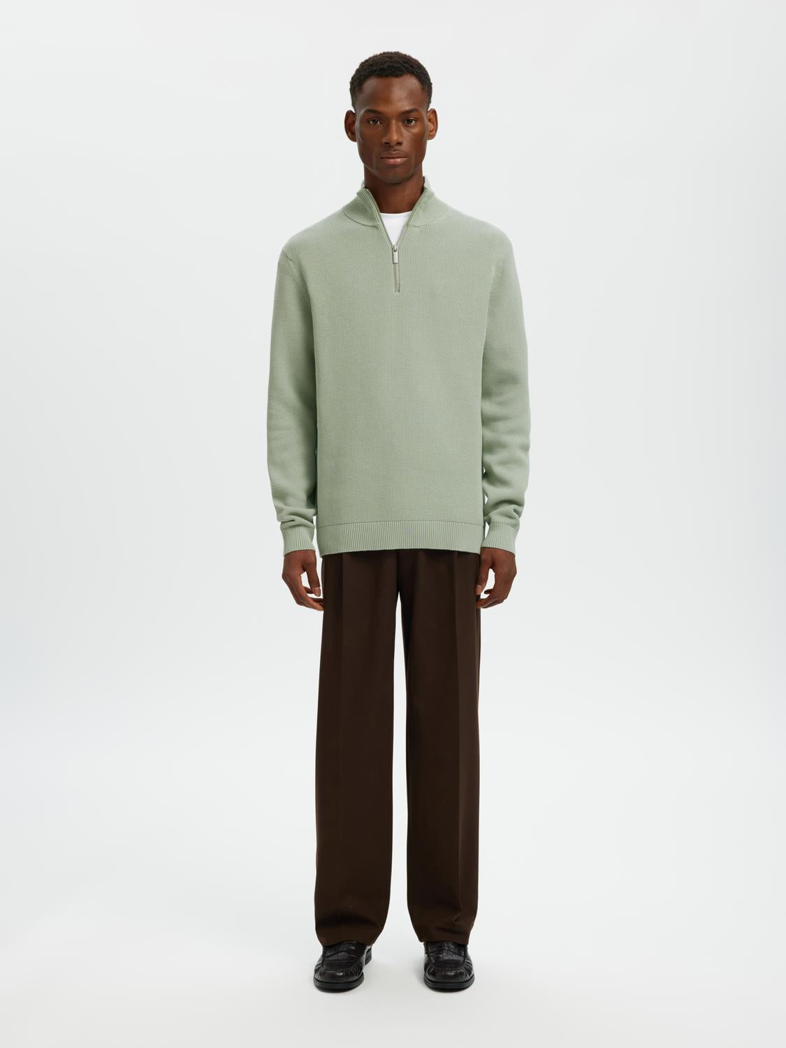 model_shot-front_full